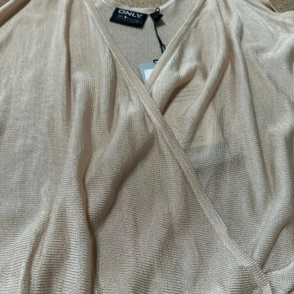 Spaghetti Strap Creme 3/4th Sleeves Top BNWT - Picture 6 of 7